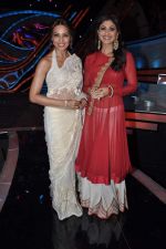 Bipasha Basu, Shilpa Shetty on the sets of Nach Baliye 5 in Filmistan, Mumbai on 12th March 2013 (2).JPG